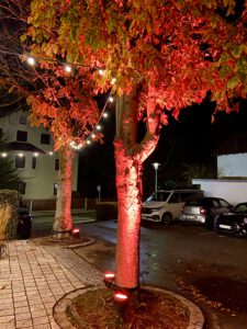 Ismaning ist bunt Rote Bäume