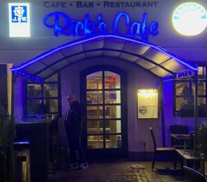 Ismaning ist bunt, Rick's Cafe, blau